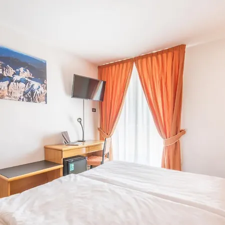 Alpina Hotell 3*