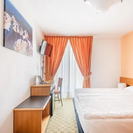 Hotell Alpina 3*